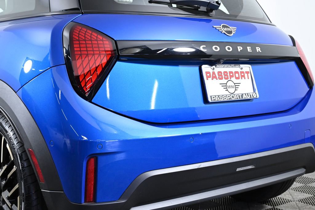 Certified 2025 MINI Cooper 2-Door Hardtop image 8