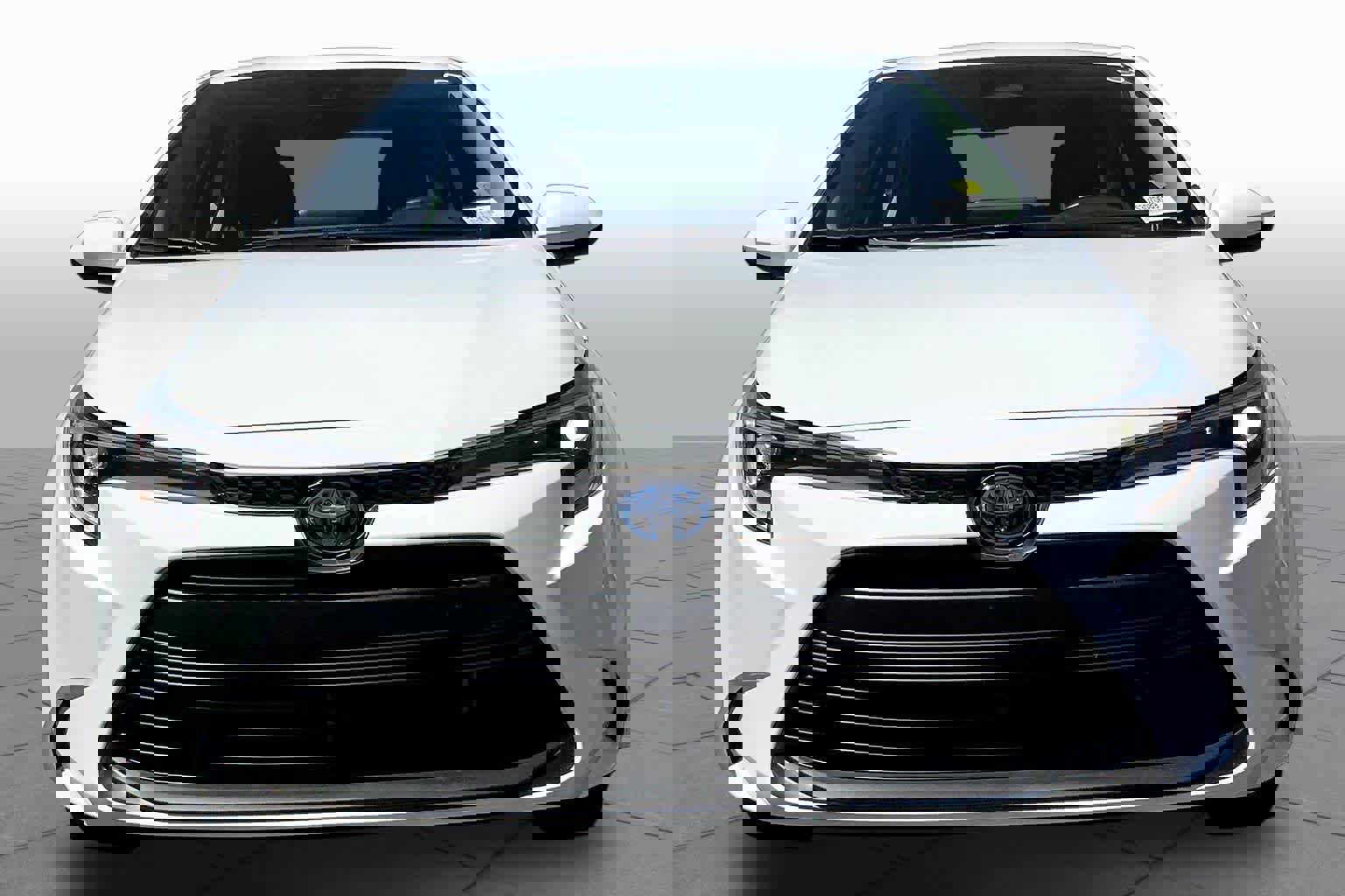 Used 2025 Toyota Corolla LE w/ LE Premium Package image 4