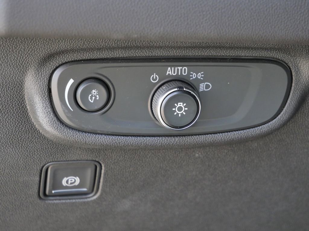 Used 2024 GMC Terrain SLE w/ Driver Convenience Package image 35