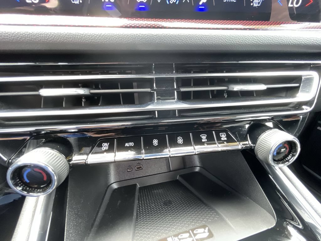 Certified 2025 Chevrolet Traverse Z71 w/ Enhanced Driving Package AWD/4WD image 36
