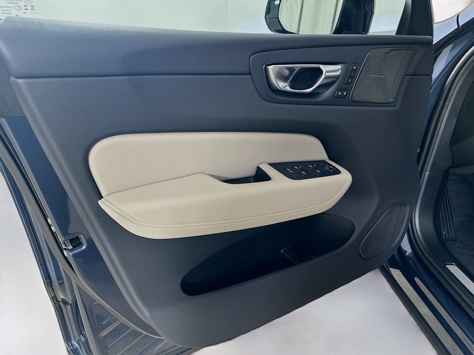 New 2026 Volvo XC60 B5 Plus w/ Protection Package Premier AWD/4WD image 16