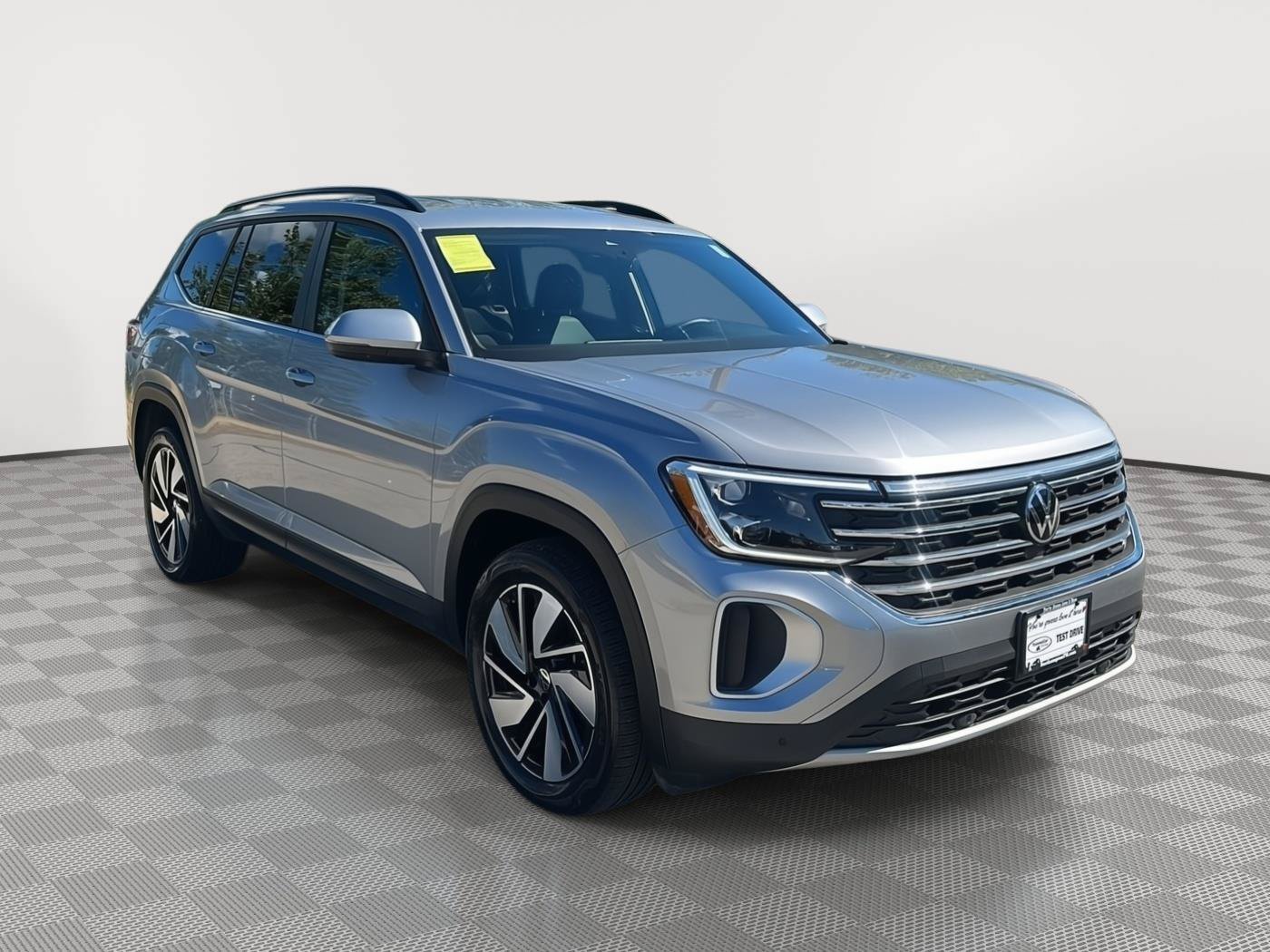 Used 2025 Volkswagen Atlas SE AWD/4WD image 3