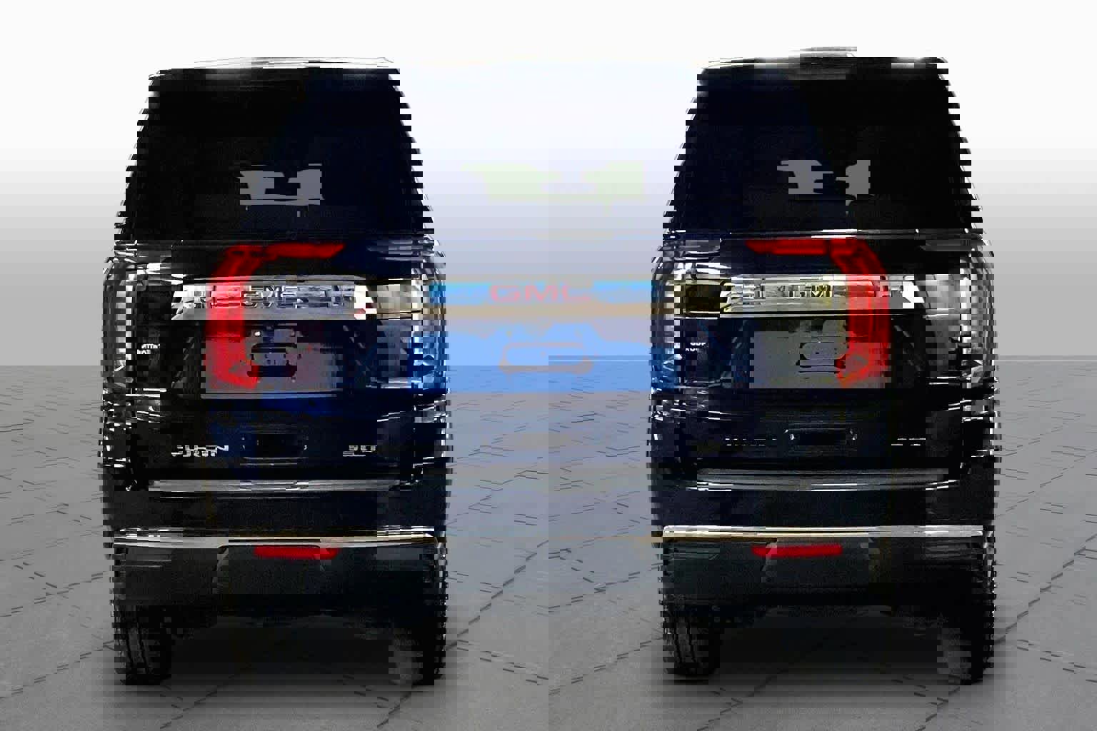 Used 2021 GMC Yukon SLT w/ SLT Premium Package AWD/4WD image 5