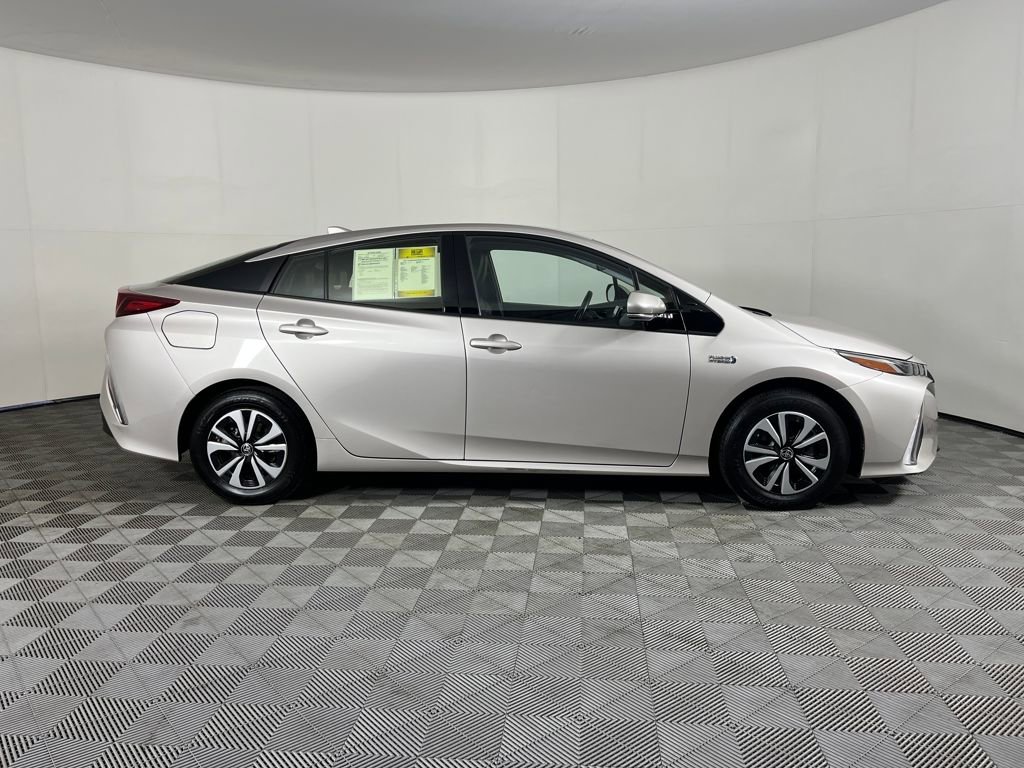 Used 2017 Toyota Prius Prime Premium image 5