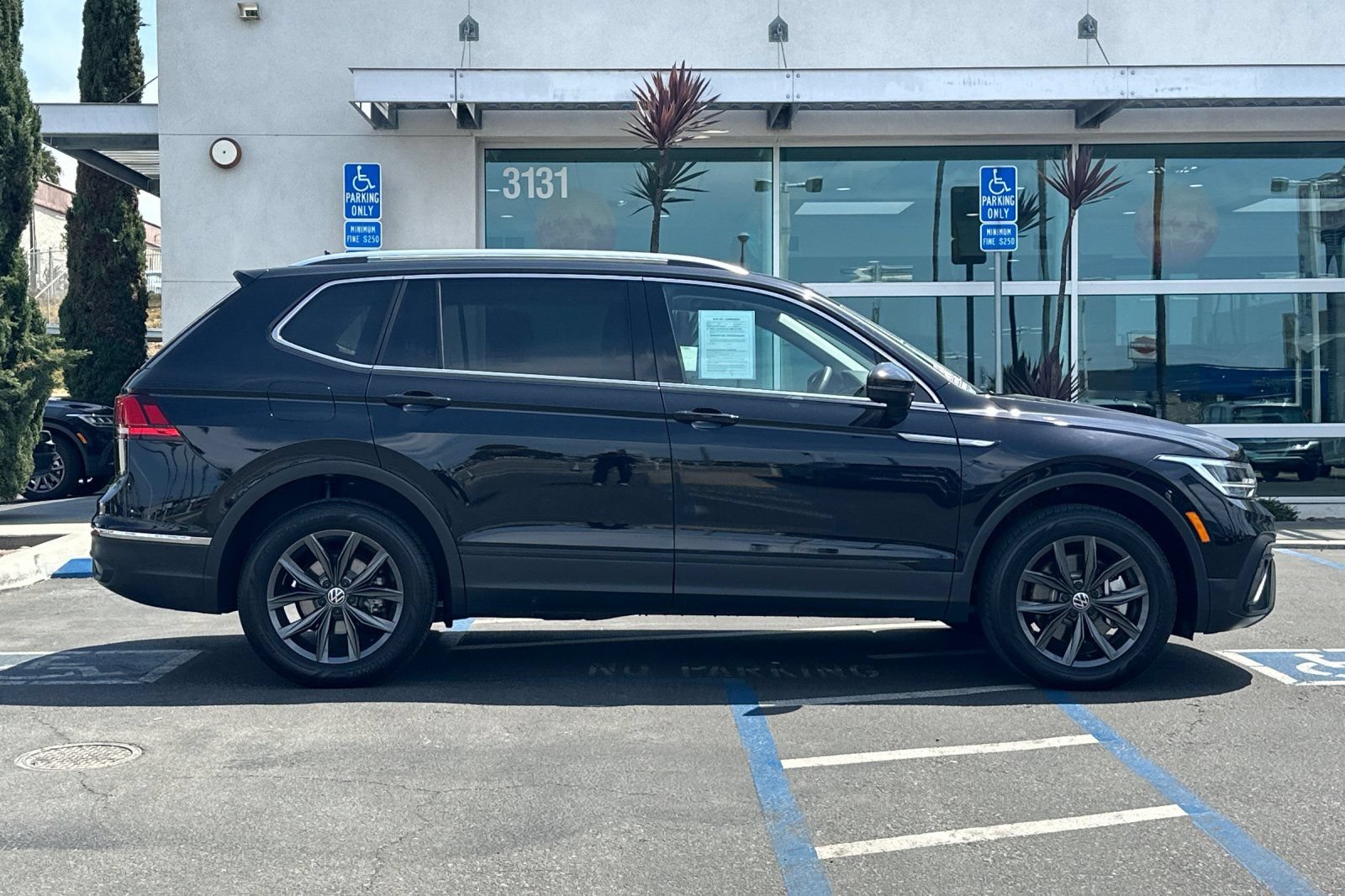 Used 2023 Volkswagen Tiguan SE FWD image 4