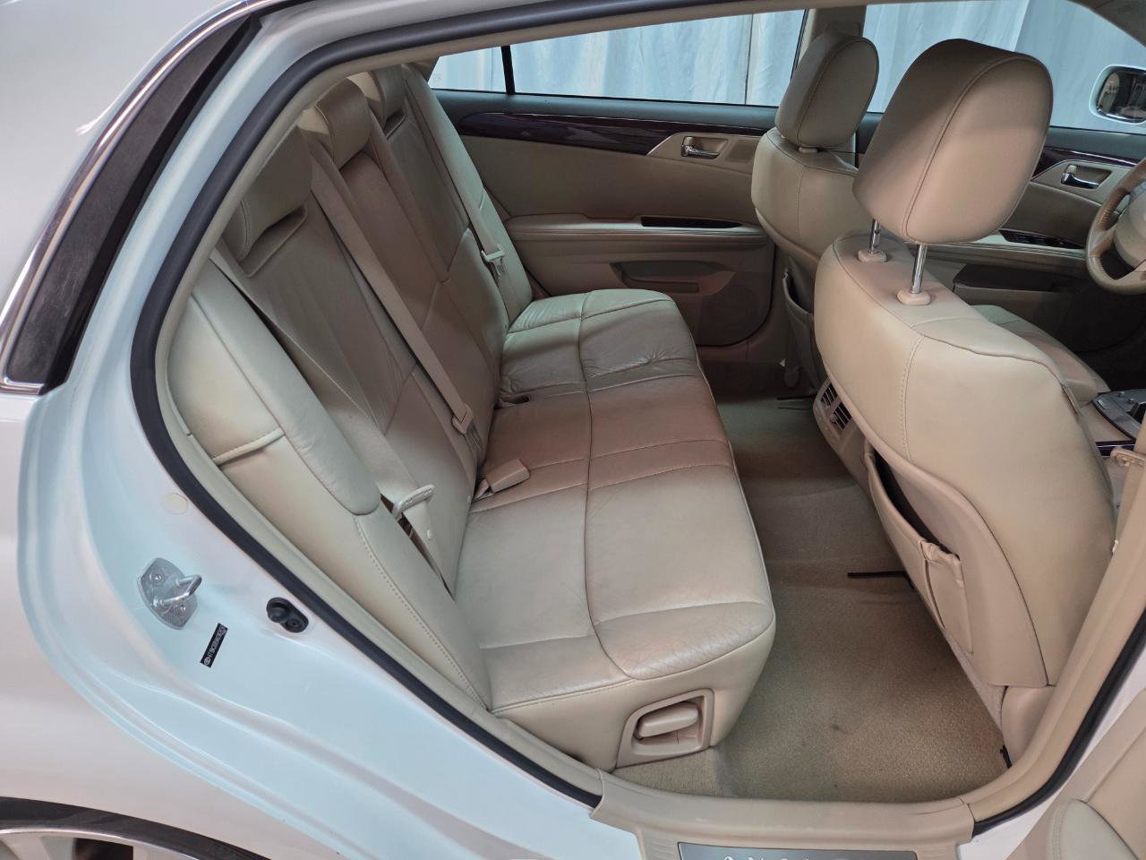 Used 2010 Toyota Avalon XLS FWD image 15