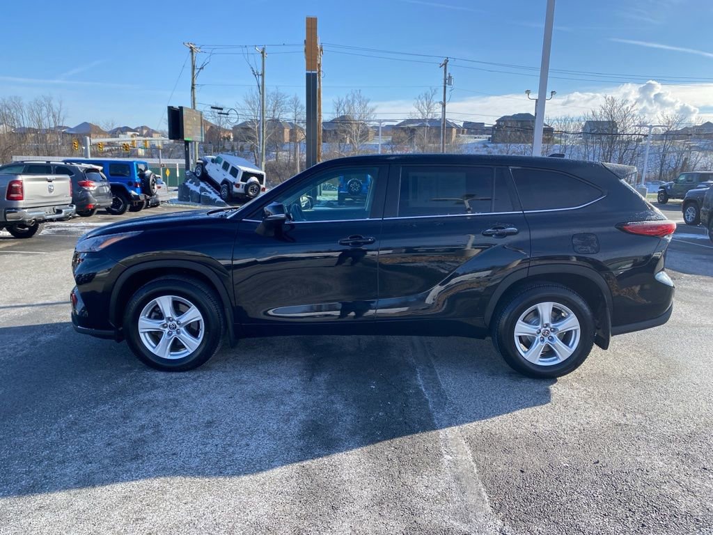 Used 2023 Toyota Highlander LE image 6