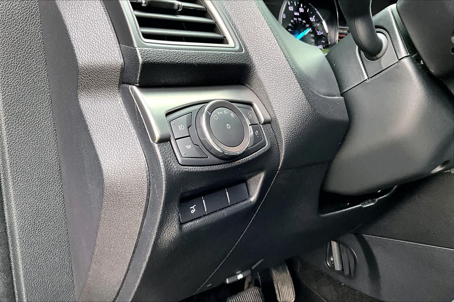 Used 2018 Ford Explorer XLT w/ Equipment Group 202A AWD/4WD image 37