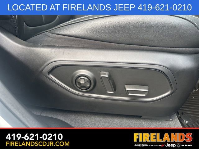 Used 2023 Jeep Grand Cherokee Limited image 16
