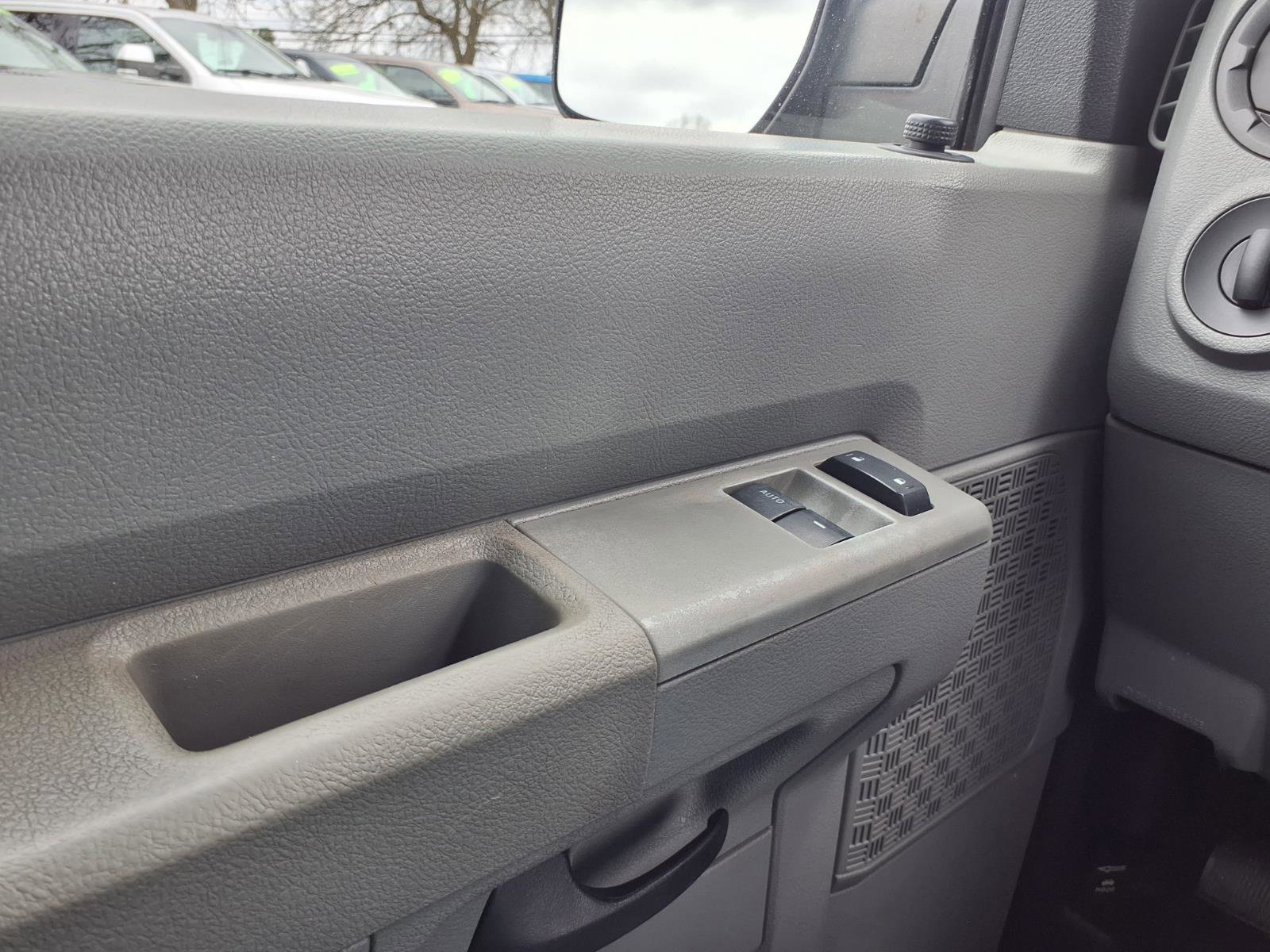 Used 2011 Ford E-250 and Econoline 250 Extended w/ PWR Group image 17