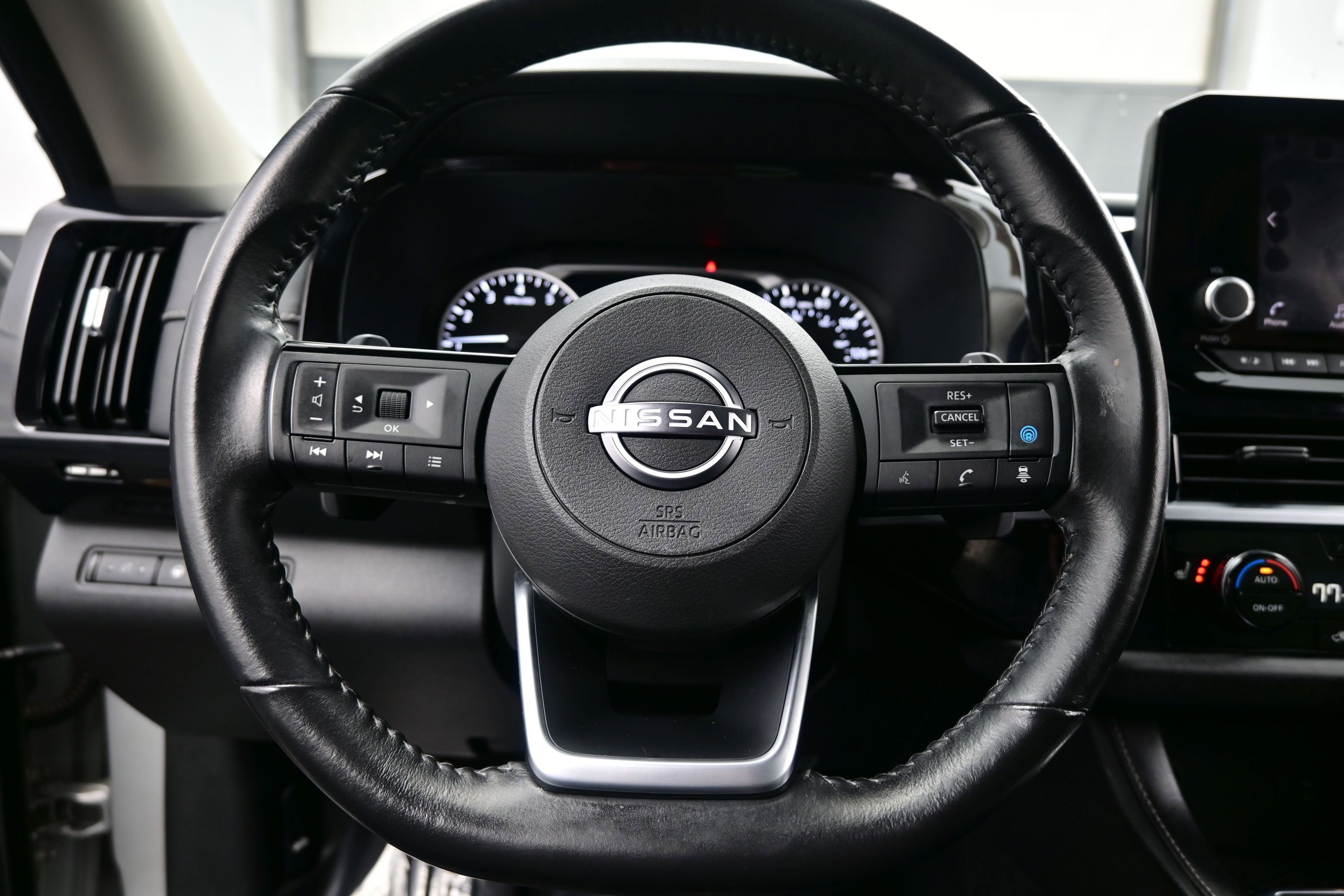 Used 2023 Nissan Pathfinder SV AWD/4WD image 25