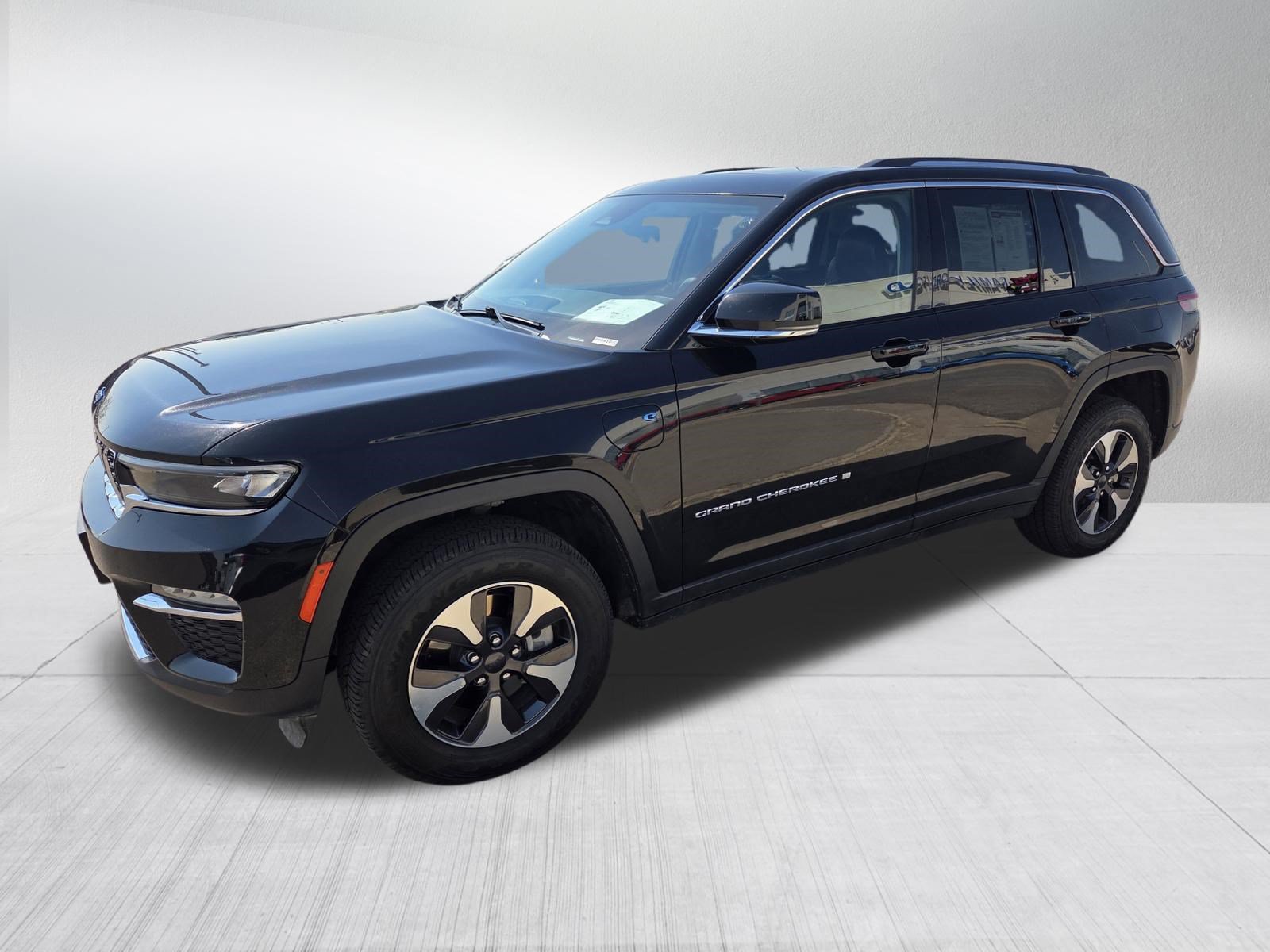Used 2024 Jeep Grand Cherokee Limited 4xe AWD/4WD image 3