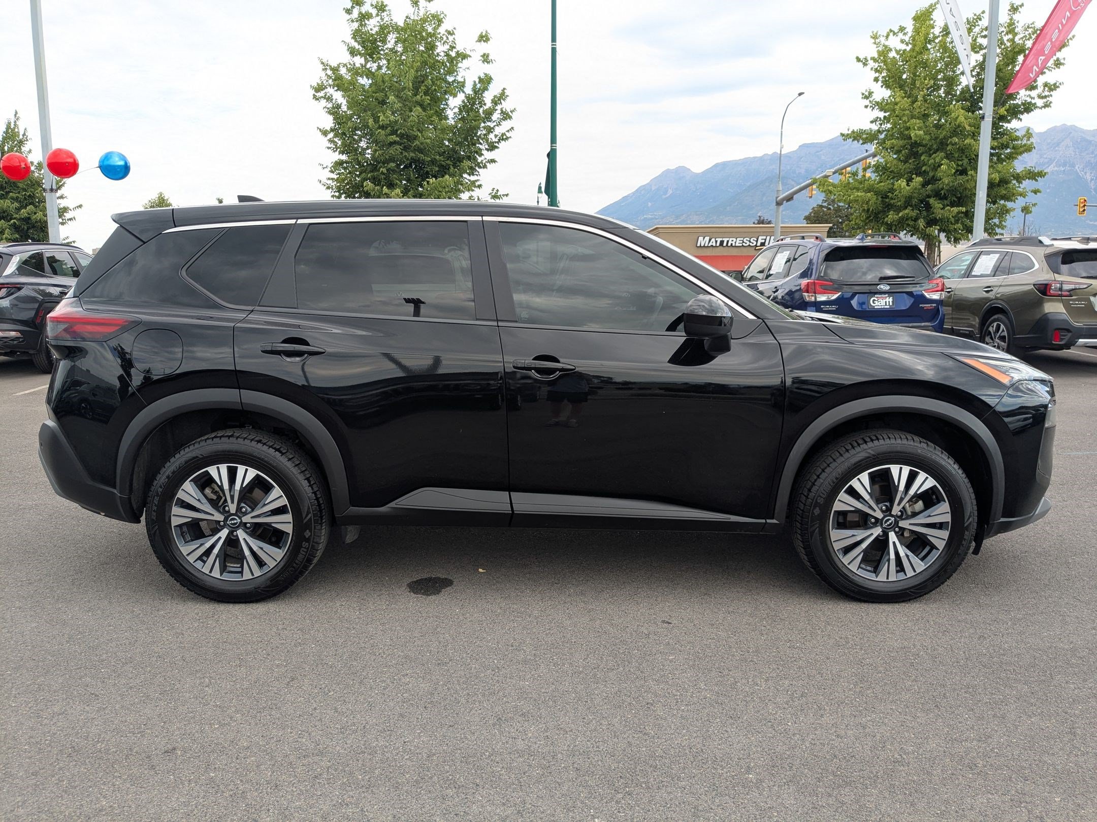 Used 2023 Nissan Rogue SV AWD/4WD image 2