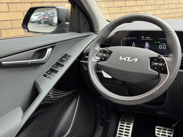 Used 2023 Kia Niro EX Touring image 16