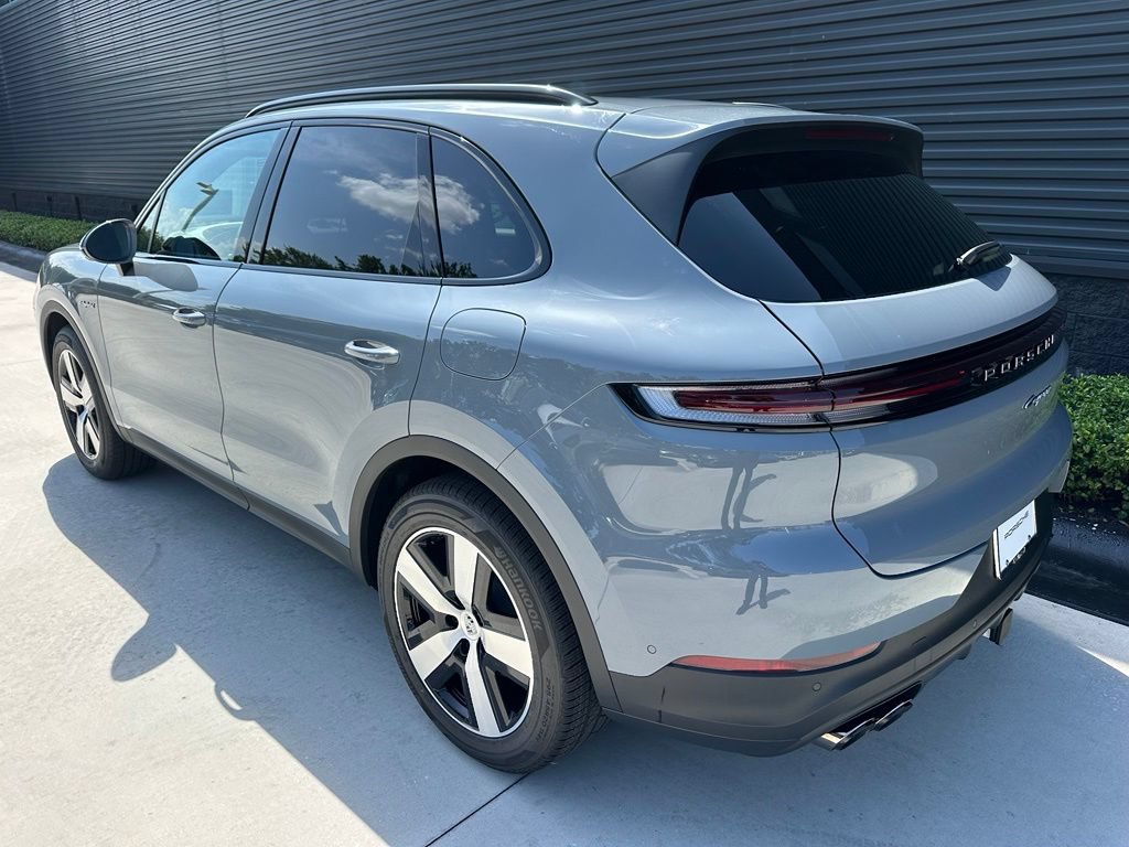 Used 2026 Porsche Cayenne E-Hybrid AWD/4WD image 3