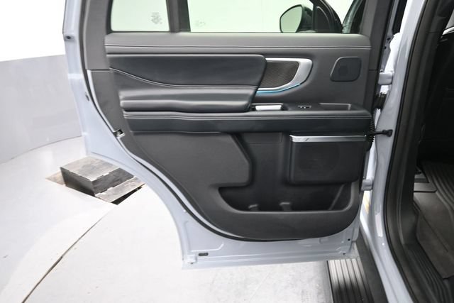 Certified 2026 Ford Expedition Platinum w/ Stealth Performance Package AWD/4WD image 24