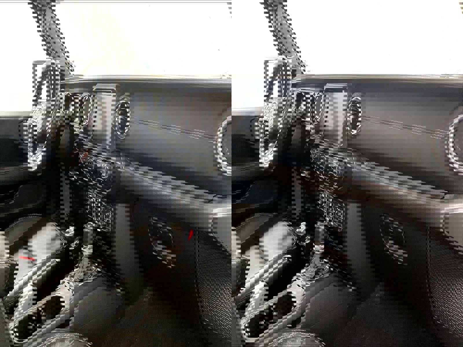 Used 2022 Jeep Wrangler Unlimited Sahara w/ Cold Weather Group image 14