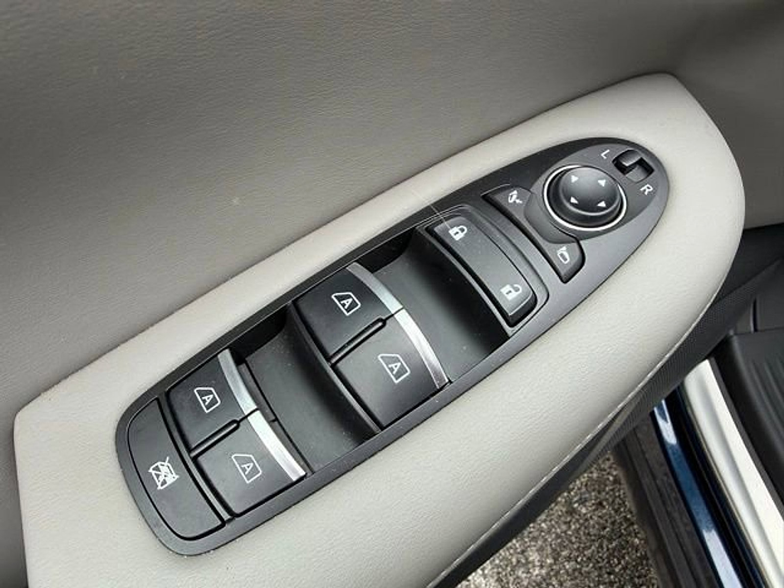 Used 2023 INFINITI QX50 Luxe AWD/4WD image 11