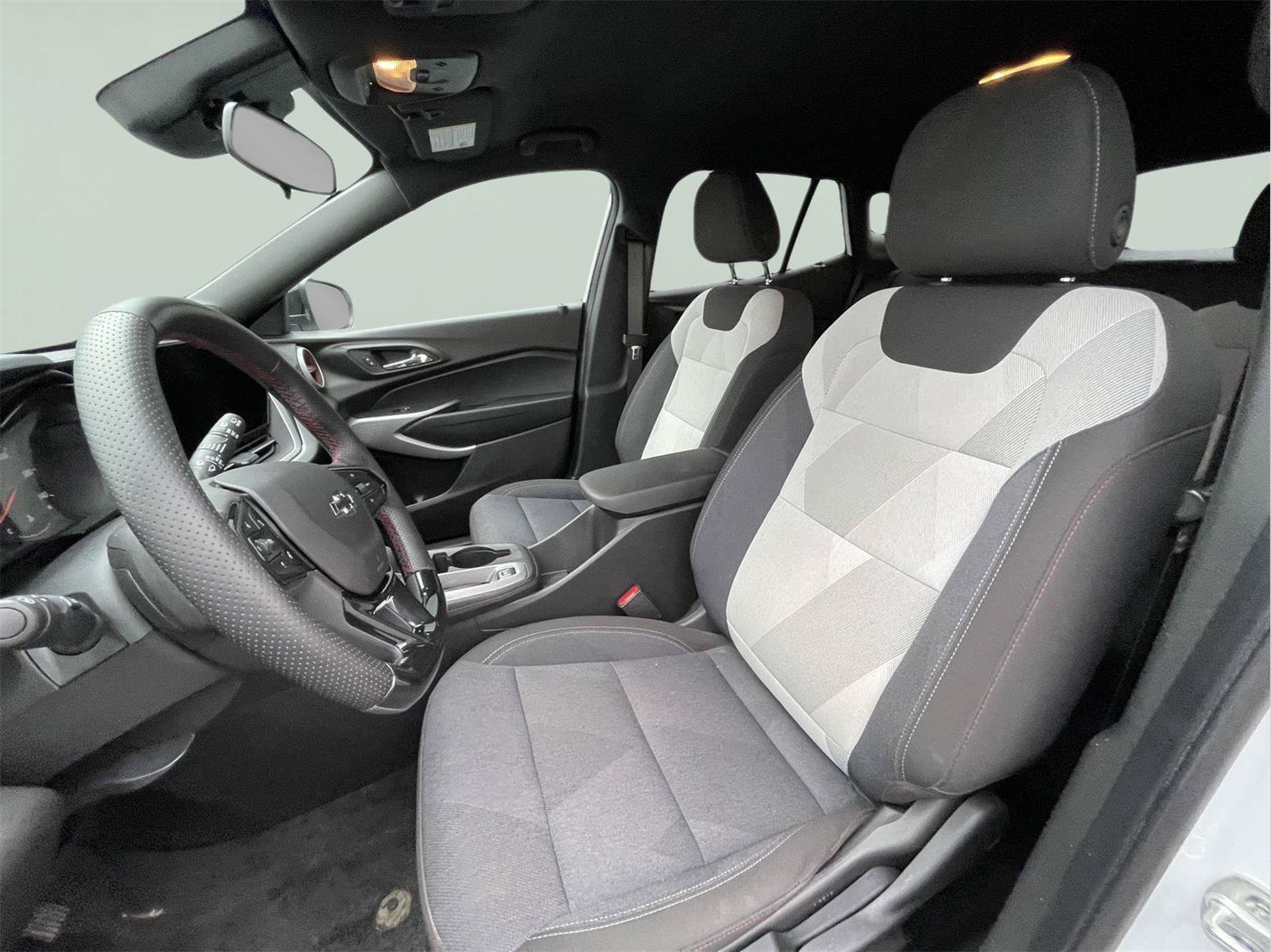 Used 2024 Chevrolet Trax RS w/ Driver Confidence Package FWD image 12