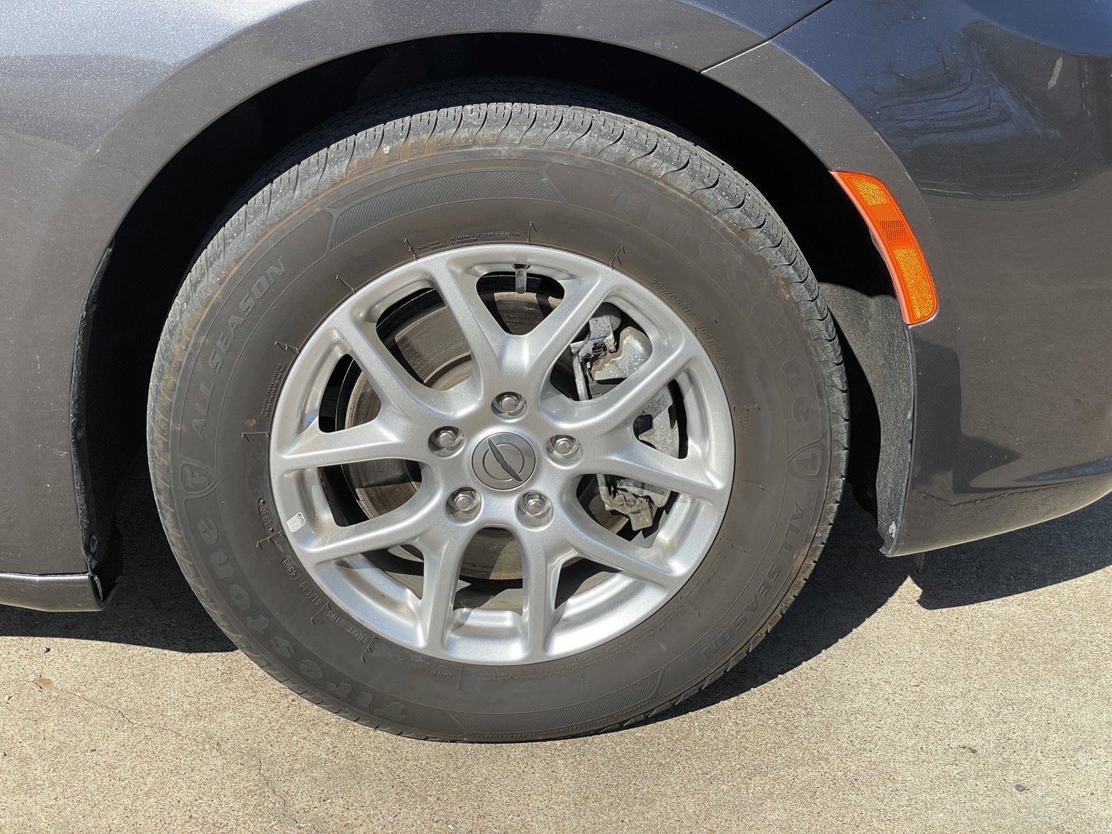 Used 2023 Chrysler Pacifica Touring-L image 56