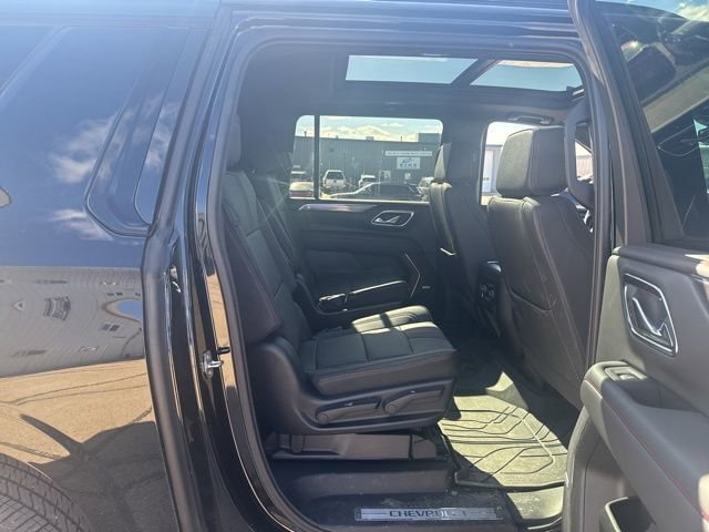 Used 2023 Chevrolet Suburban RST w/ Luxury Package AWD/4WD image 11