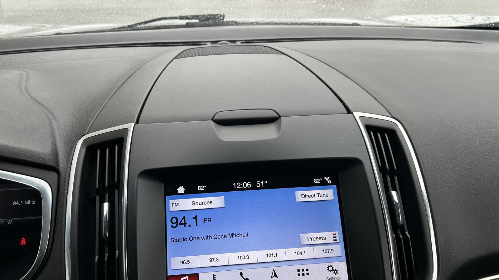 Used 2019 Ford Edge Titanium w/ Cold Weather Package image 28