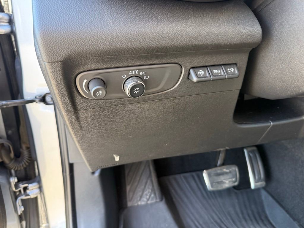 Used 2022 Buick Envision Essence w/ Technology Package II AWD/4WD image 17