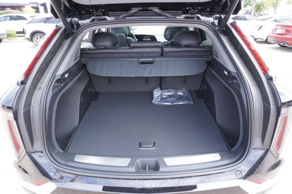 New 2025 Cadillac Optiq Luxury 2 AWD/4WD image 7