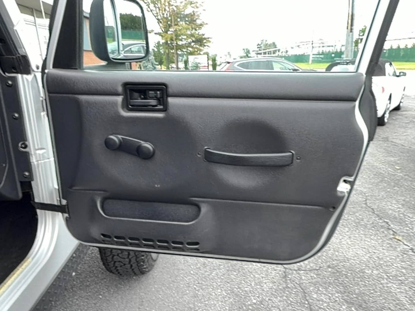 Used 2005 Jeep Wrangler Rubicon AWD/4WD image 19