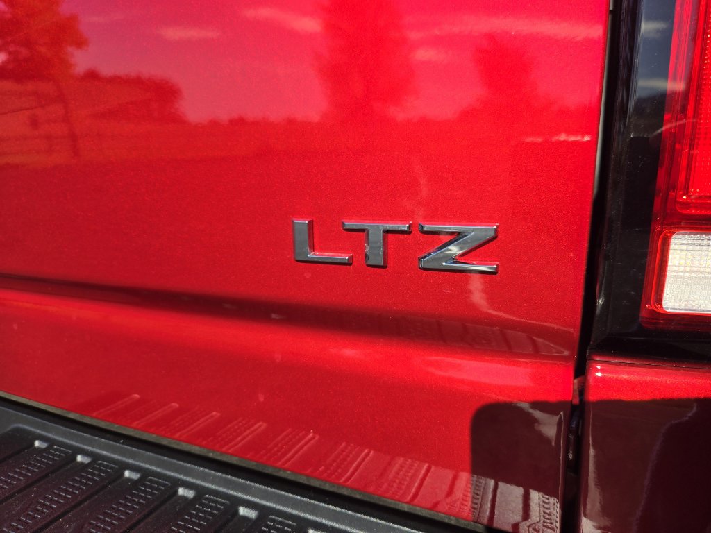 Used 2025 Chevrolet Silverado 3500 LTZ w/ LTZ Premium Package image 9