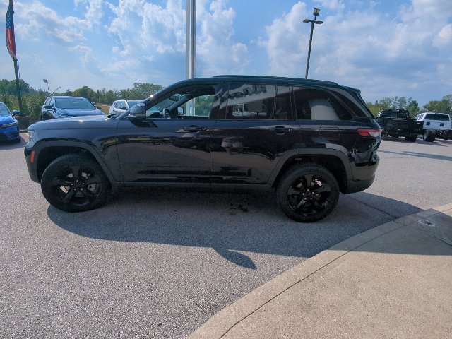 Used 2024 Jeep Grand Cherokee Limited w/ Luxury Tech Group II AWD/4WD image 29