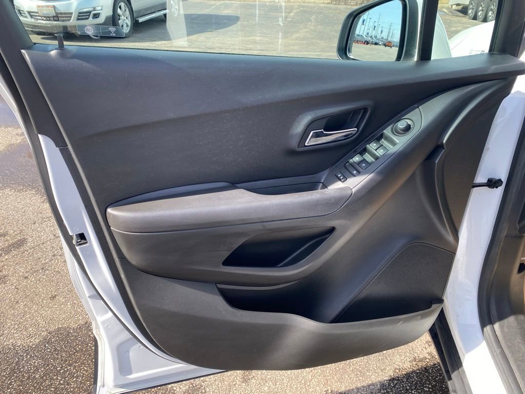 Used 2020 Chevrolet Trax LS w/ Tint and Cruise Package image 9