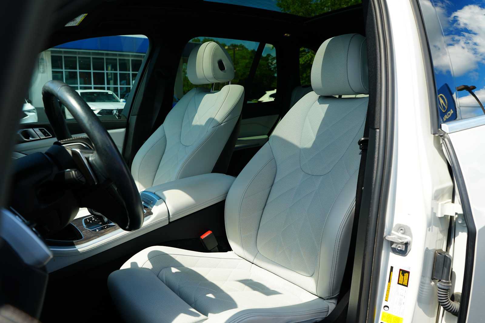 Used 2023 BMW X5 xDrive40i w/ Climate Comfort Package AWD/4WD image 16