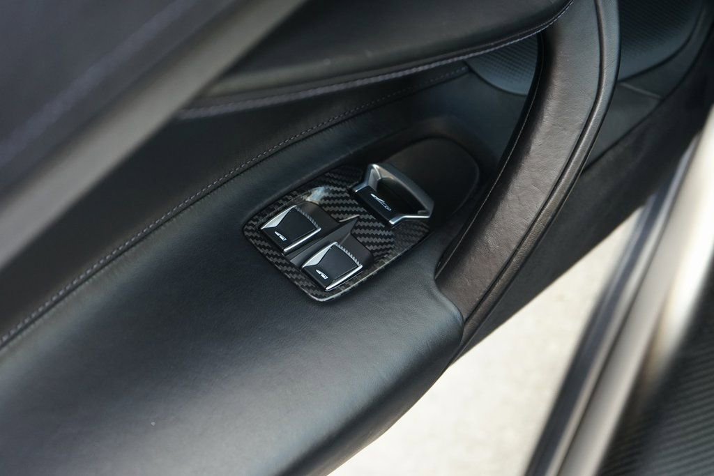 Used 2020 McLaren 720S Spider RWD image 30