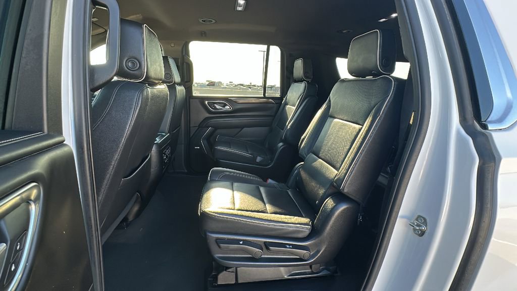 Used 2023 Chevrolet Suburban Premier image 31
