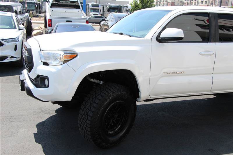 Used 2019 Toyota Tacoma SR5 AWD/4WD image 5