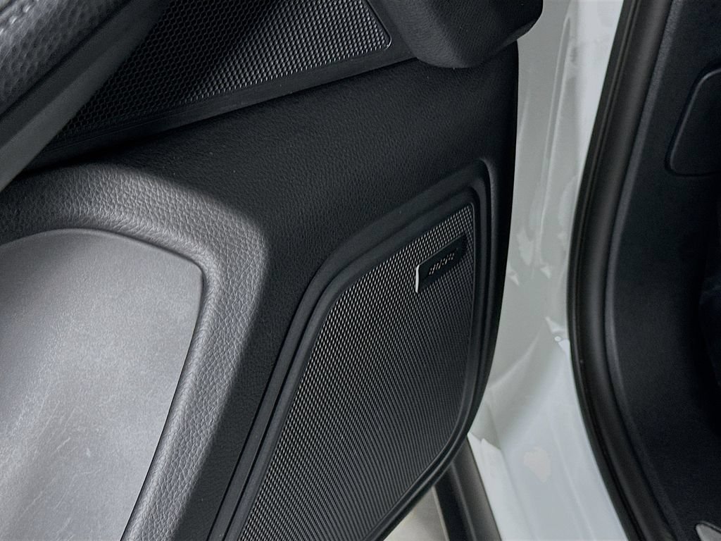 New 2025 Porsche Macan AWD/4WD image 21