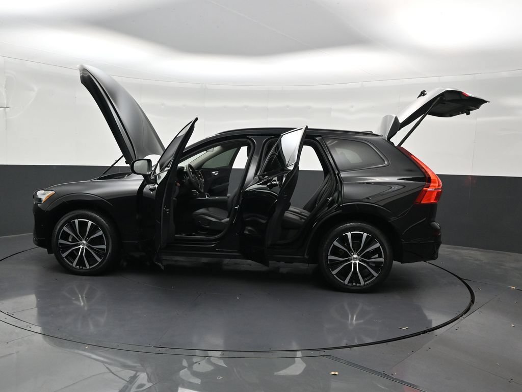Certified 2024 Volvo XC60 B5 Plus w/ Protection Package Premier AWD/4WD image 37