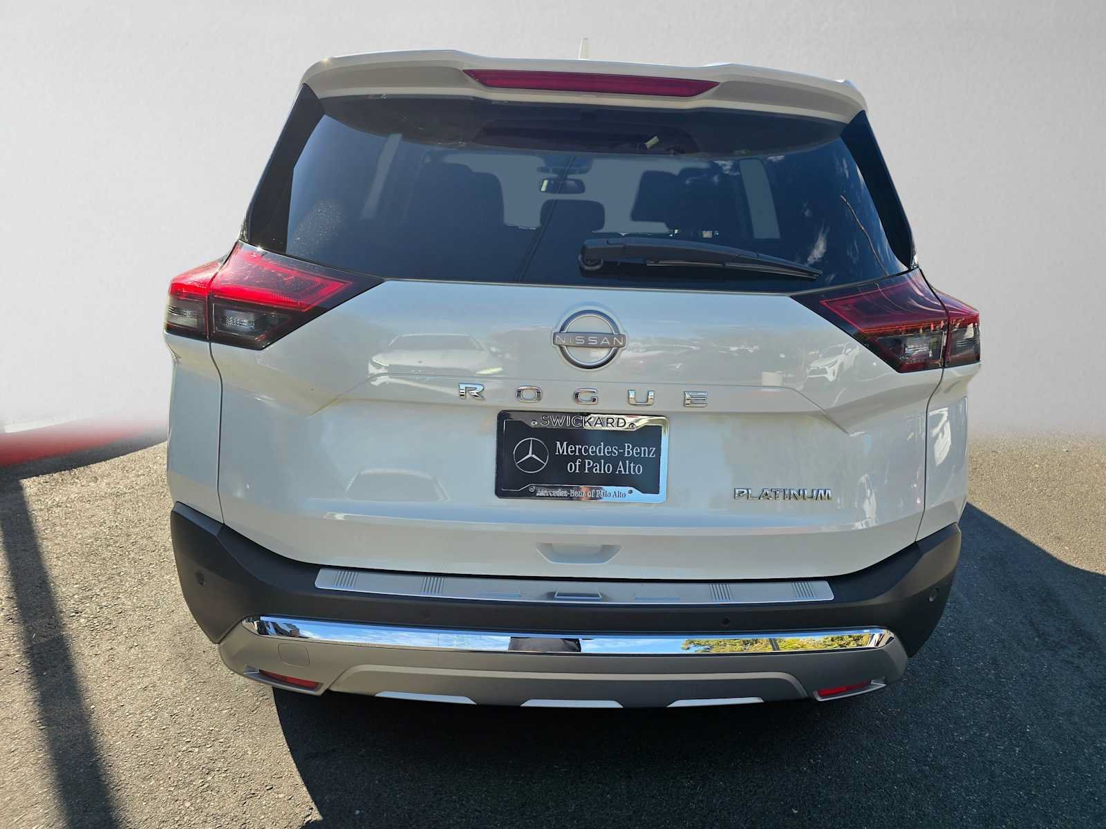 Used 2023 Nissan Rogue Platinum FWD image 4