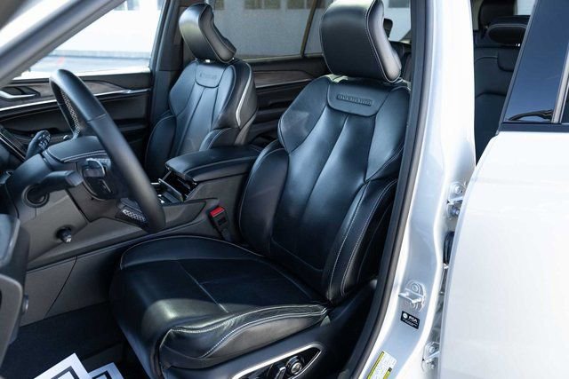 Used 2023 Jeep Grand Cherokee L Overland w/ Advanced Protech Group III image 13