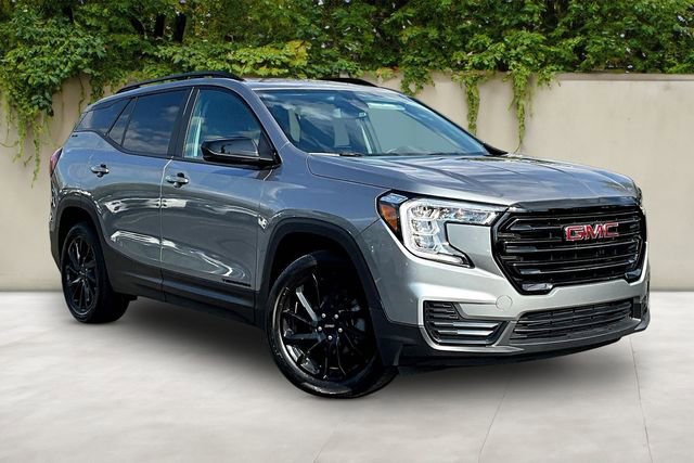 Certified 2023 GMC Terrain SLE w/ Driver Convenience Package AWD/4WD image 3