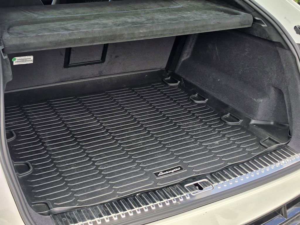 Used 2024 Lamborghini Urus Performante AWD/4WD image 6