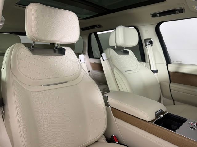 New 2026 Land Rover Range Rover SV AWD/4WD image 34