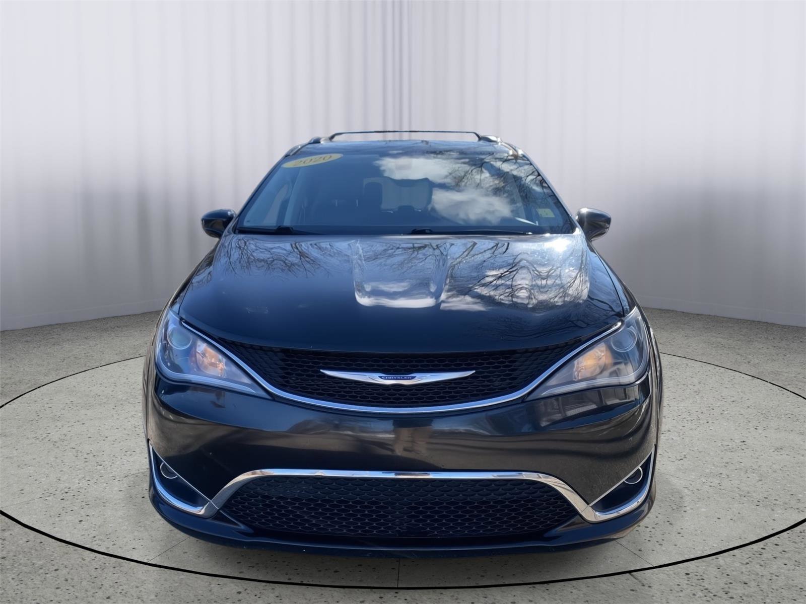 Used 2020 Chrysler Pacifica Touring-L Plus image 2