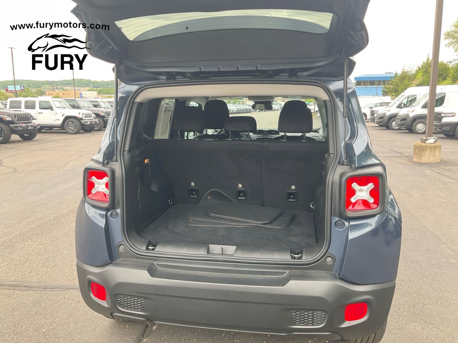 Used 2023 Jeep Renegade Latitude AWD/4WD image 31