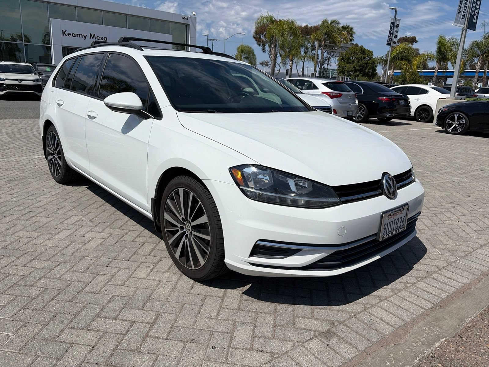 Used 2018 Volkswagen Golf SE FWD image 1