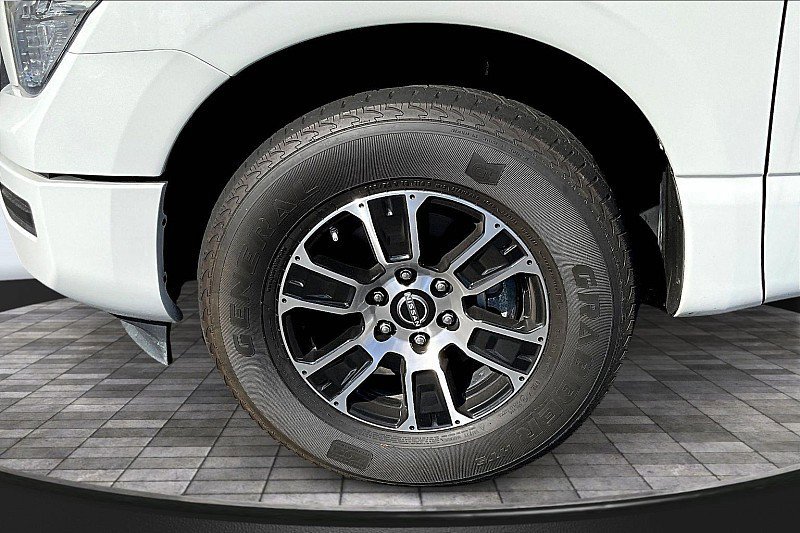 Used 2023 Nissan Titan SV image 10