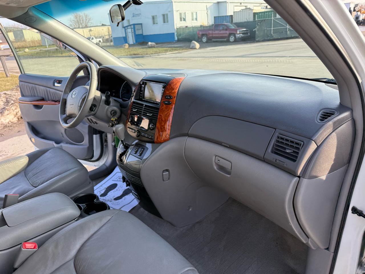 Used 2009 Toyota Sienna XLE image 26