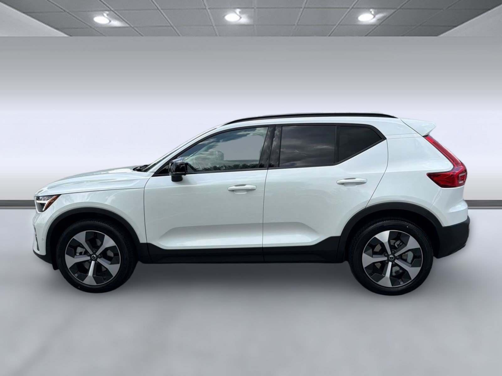 New 2026 Volvo XC40 B5 Plus w/ Climate Package AWD/4WD image 2