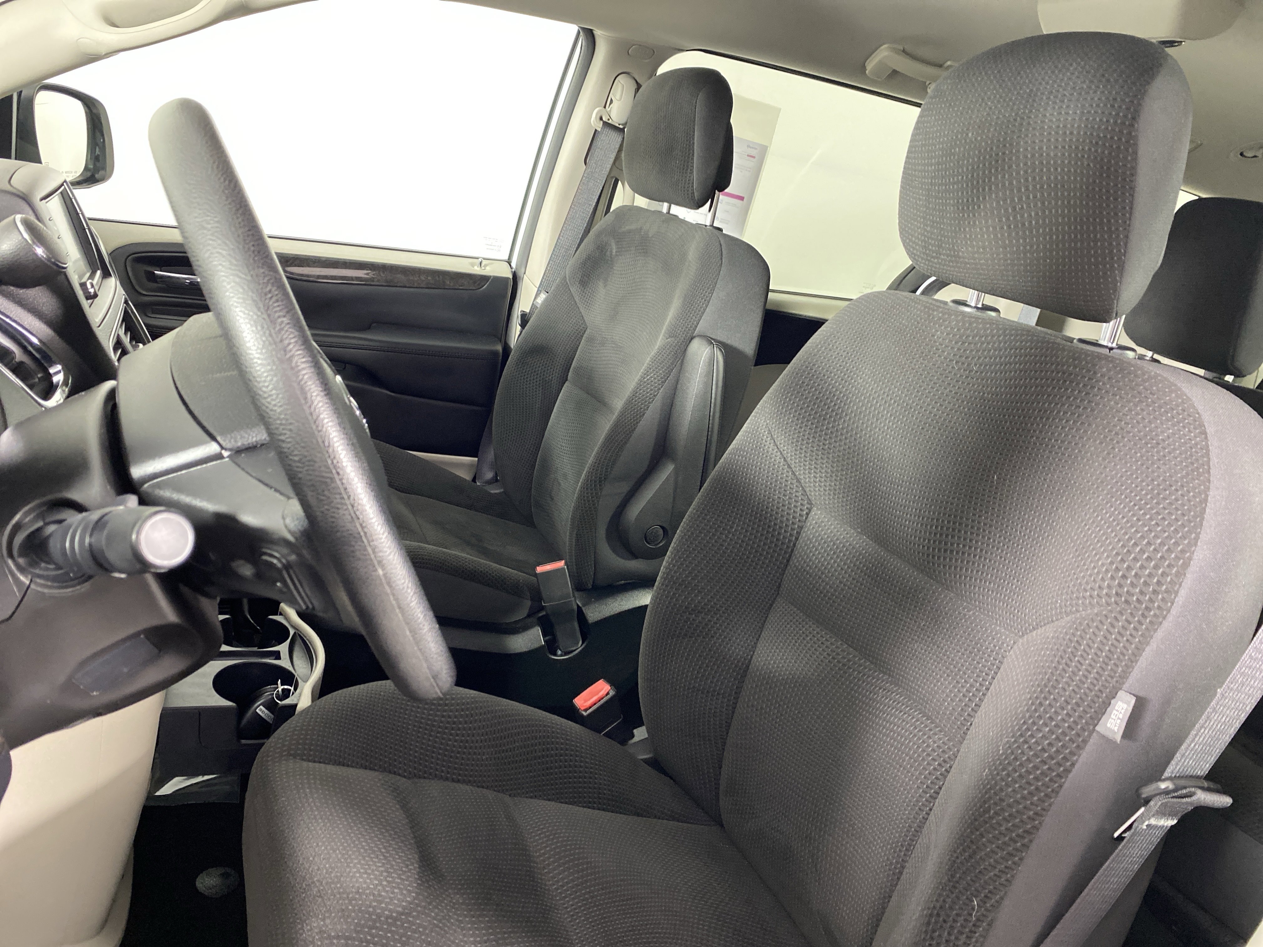 Used 2018 Dodge Grand Caravan SE w/ UConnect Hands-Free Group image 14